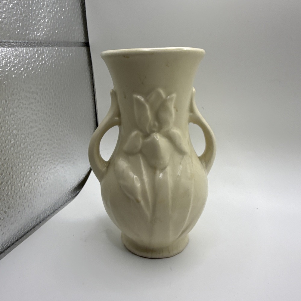 Vintage Ivory 5-1/2" SHAWNEE USA  Pottery VASE Raised IRIS Design Pre Owned